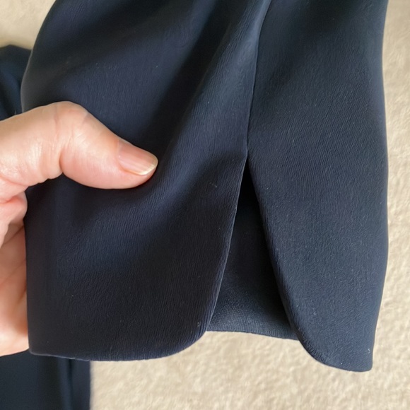 Kasper Fully Lined Navy Blue Suit.   Great for chic look at work. - Picture 3 of 6